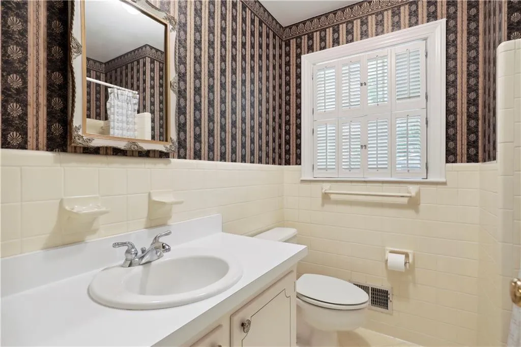 460 Riverside Parkway, Sandy Springs, Georgia 30328, 4 Bedrooms Bedrooms, ,4 BathroomsBathrooms,Residential,Sold,460 Riverside Parkway,7049703