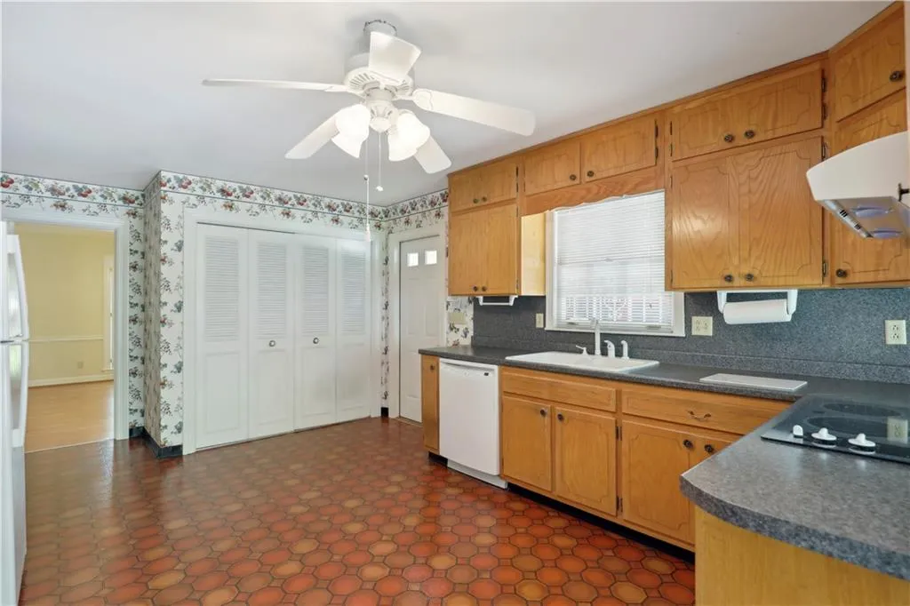 460 Riverside Parkway, Sandy Springs, Georgia 30328, 4 Bedrooms Bedrooms, ,4 BathroomsBathrooms,Residential,Sold,460 Riverside Parkway,7049703