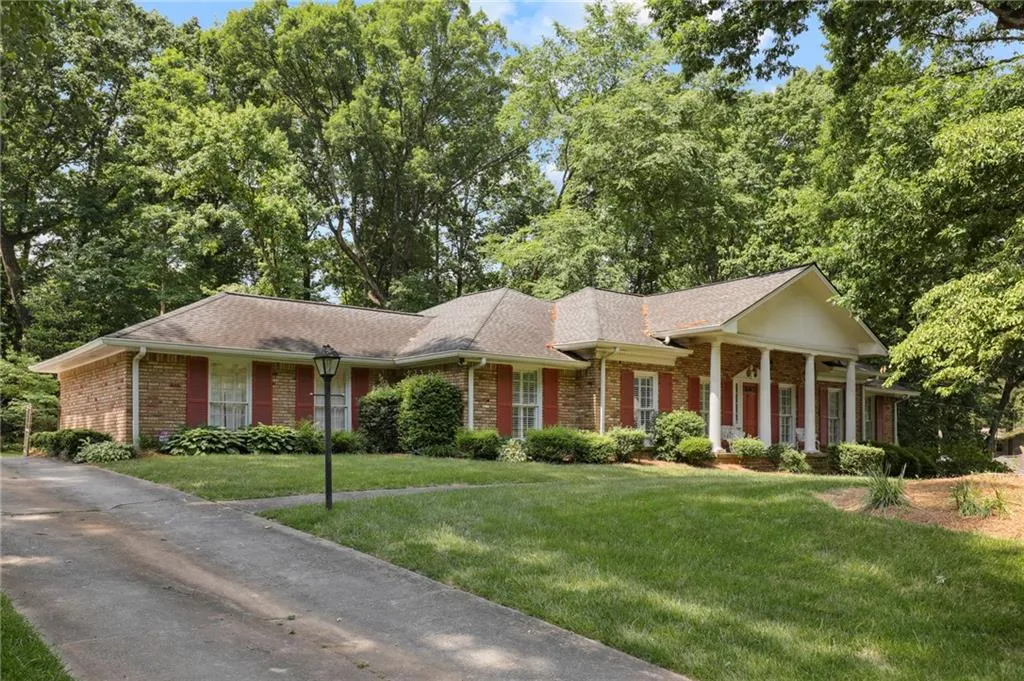 460 Riverside Parkway, Sandy Springs, Georgia 30328, 4 Bedrooms Bedrooms, ,4 BathroomsBathrooms,Residential,Sold,460 Riverside Parkway,7049703