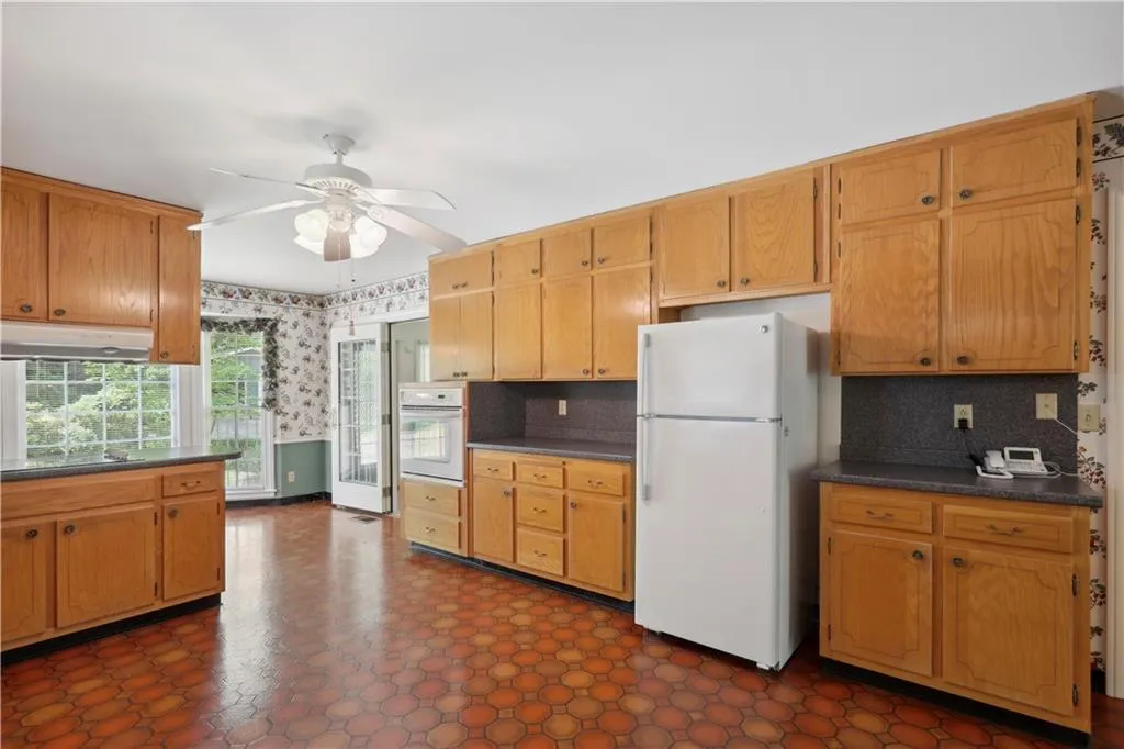 460 Riverside Parkway, Sandy Springs, Georgia 30328, 4 Bedrooms Bedrooms, ,4 BathroomsBathrooms,Residential,Sold,460 Riverside Parkway,7049703