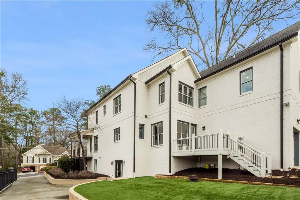 75 Spruell Springs Road, Atlanta, Georgia 30342, 6 Bedrooms Bedrooms, ,4 BathroomsBathrooms,Residential,Sold,75 Spruell Springs Road,7180973