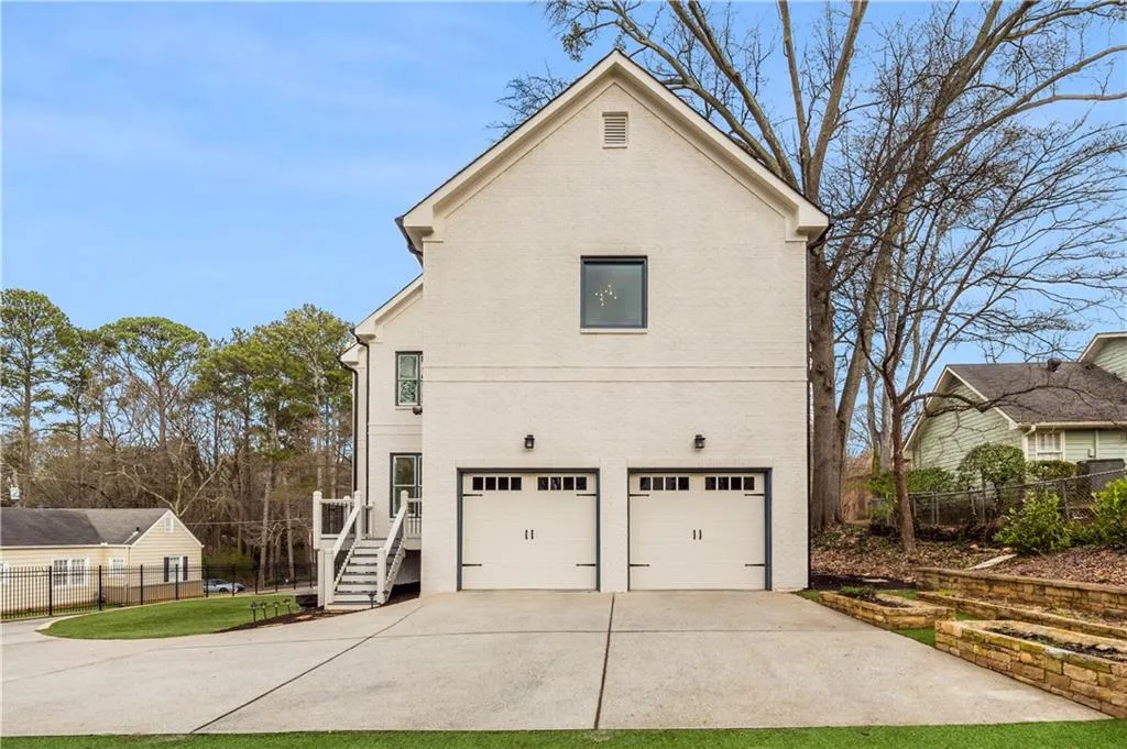 75 Spruell Springs Road, Atlanta, Georgia 30342, 6 Bedrooms Bedrooms, ,4 BathroomsBathrooms,Residential,Sold,75 Spruell Springs Road,7180973