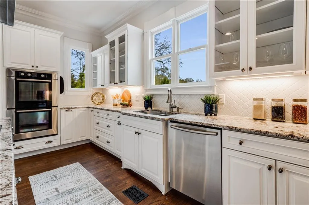 75 Spruell Springs Road, Atlanta, Georgia 30342, 6 Bedrooms Bedrooms, ,4 BathroomsBathrooms,Residential,Sold,75 Spruell Springs Road,7180973