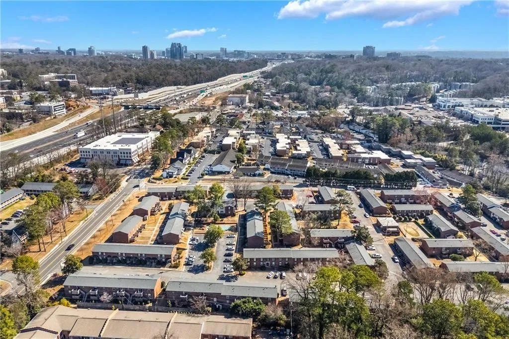 5629 Kingsport Drive Unit 11, Atlanta, Georgia 30342, 2 Bedrooms Bedrooms, ,1 BathroomBathrooms,Residential,Sold,5629 Kingsport Drive Unit 11,7681036