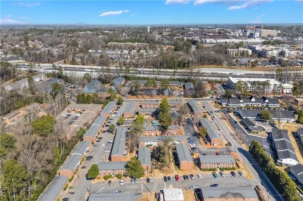 5629 Kingsport Drive Unit 11, Atlanta, Georgia 30342, 2 Bedrooms Bedrooms, ,1 BathroomBathrooms,Residential,Sold,5629 Kingsport Drive Unit 11,7681036