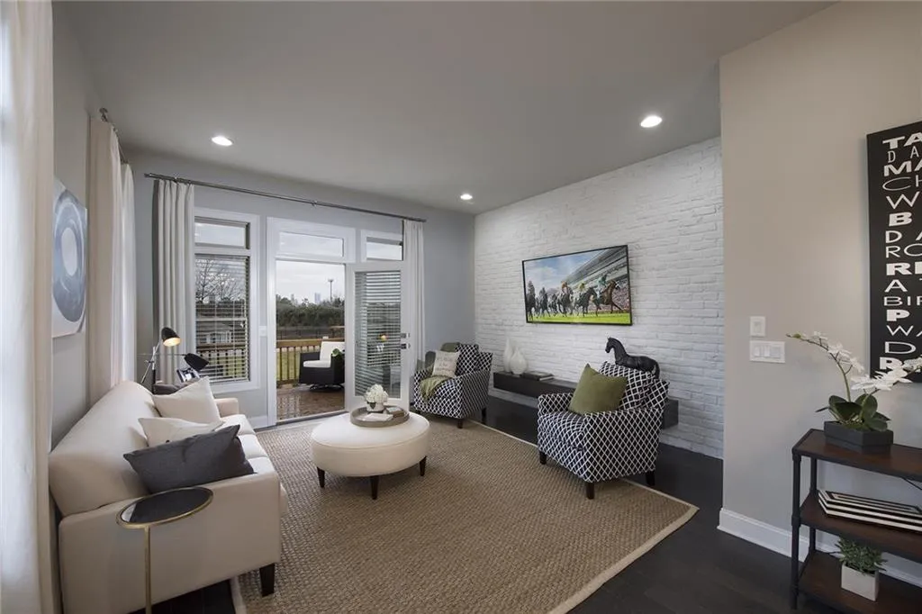 4753 Roswell Road, Atlanta, Georgia 30342, 2 Bedrooms Bedrooms, ,2 BathroomsBathrooms,Residential,Sold,4753 Roswell Road,5770180