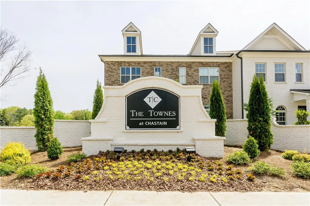 4753 Roswell Road, Atlanta, Georgia 30342, 2 Bedrooms Bedrooms, ,2 BathroomsBathrooms,Residential,Sold,4753 Roswell Road,5770180