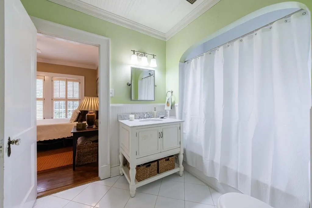 250 Lakeview Avenue Ne, Atlanta, Georgia 30305, 4 Bedrooms Bedrooms, ,3 BathroomsBathrooms,Residential,For Sale,250 Lakeview Avenue Ne,7516056