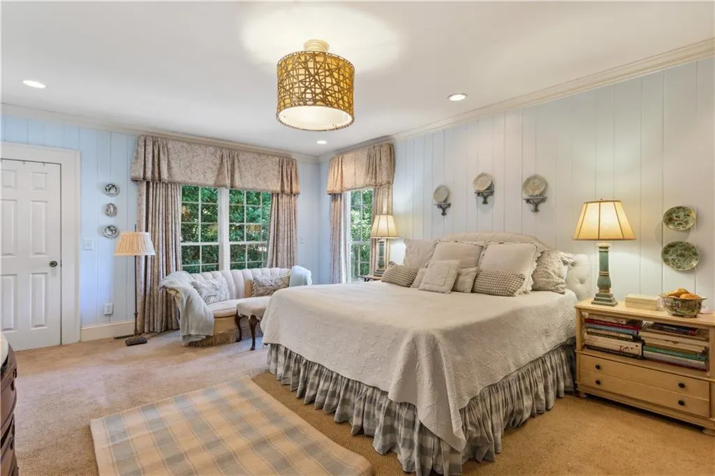 250 Lakeview Avenue Ne, Atlanta, Georgia 30305, 4 Bedrooms Bedrooms, ,3 BathroomsBathrooms,Residential,For Sale,250 Lakeview Avenue Ne,7516056