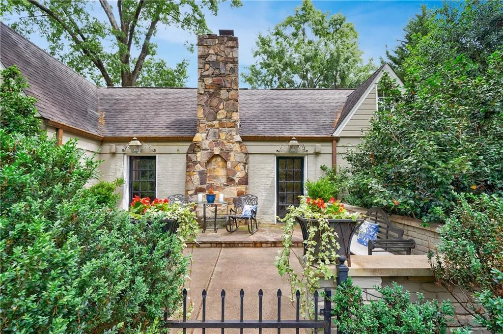 250 Lakeview Avenue Ne, Atlanta, Georgia 30305, 4 Bedrooms Bedrooms, ,3 BathroomsBathrooms,Residential,For Sale,250 Lakeview Avenue Ne,7516056