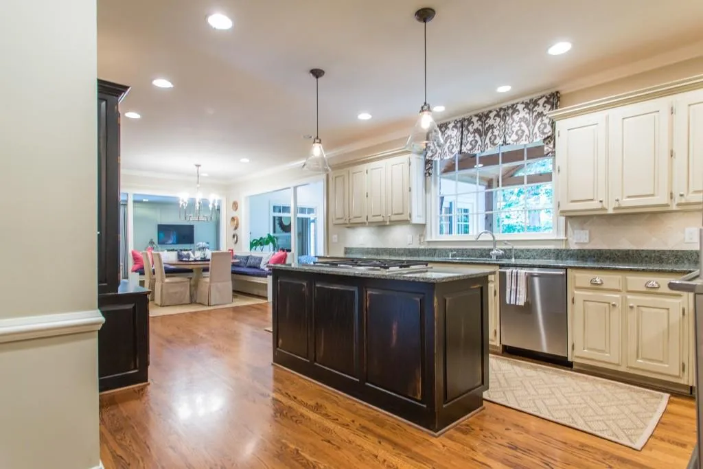 430 Glenmont Court, Sandy Springs, Georgia 30350, 5 Bedrooms Bedrooms, ,5 BathroomsBathrooms,Residential,Sold,430 Glenmont Court,5590917