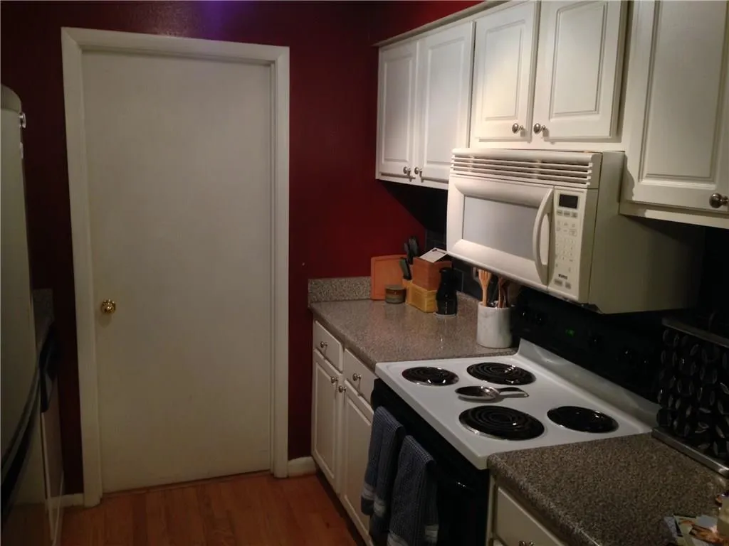 5141 Roswell Road Unit 6/41, Atlanta, Georgia 30342, 2 Bedrooms Bedrooms, ,2 BathroomsBathrooms,Residential,Sold,5141 Roswell Road Unit 6/41,5791346