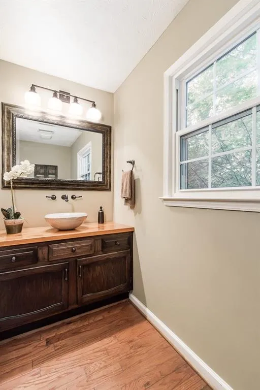 40 Waterford Court, Sandy Springs, Georgia 30328, 4 Bedrooms Bedrooms, ,2 BathroomsBathrooms,Residential,Sold,40 Waterford Court,6038144