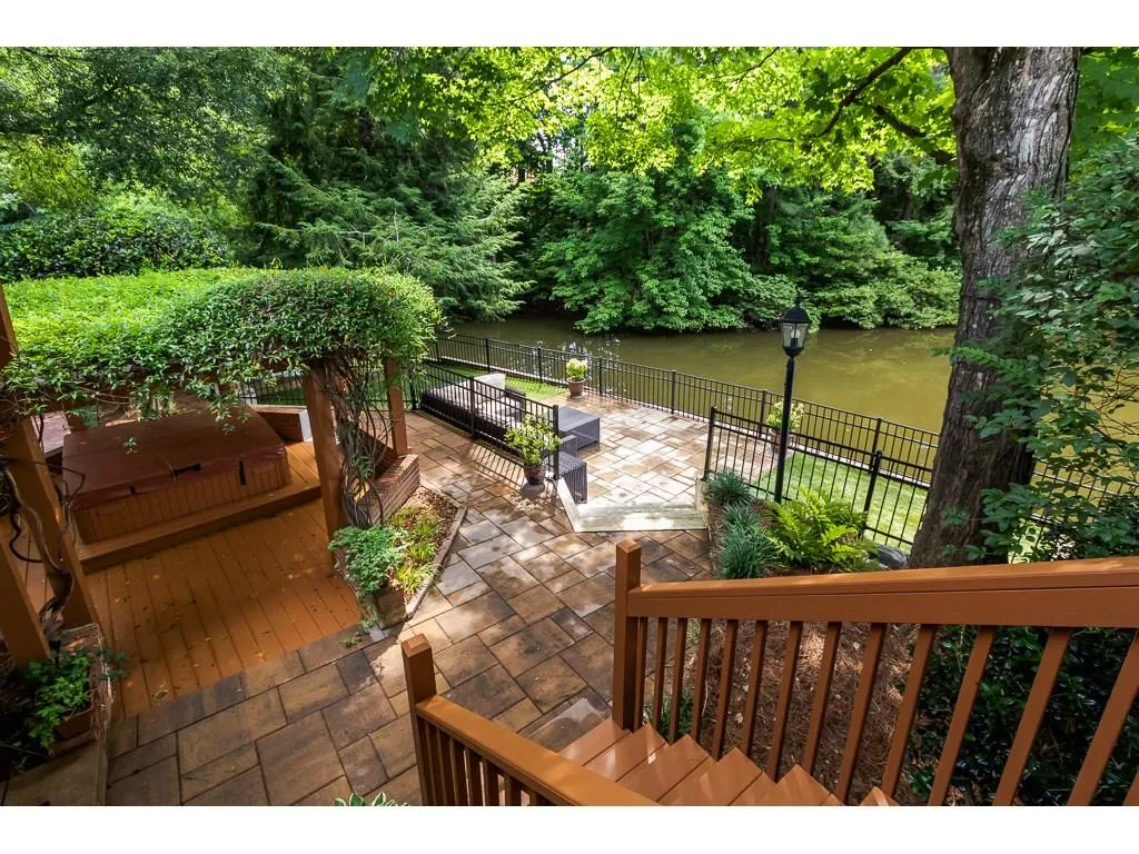 40 Waterford Court, Sandy Springs, Georgia 30328, 4 Bedrooms Bedrooms, ,2 BathroomsBathrooms,Residential,Sold,40 Waterford Court,6038144