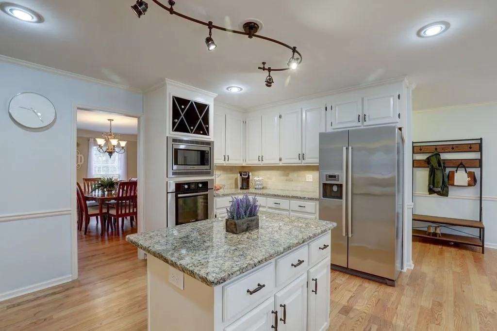 7310 Chattahoochee Bluff Drive, Sandy Springs, Georgia 30350, 5 Bedrooms Bedrooms, ,4 BathroomsBathrooms,Residential,Sold,7310 Chattahoochee Bluff Drive,6689964