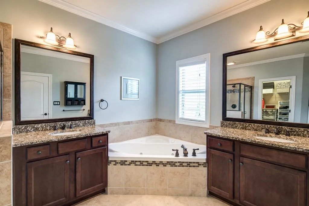 942 Delaronde Court, Sandy Springs, Georgia 30328, 4 Bedrooms Bedrooms, ,3 BathroomsBathrooms,Residential,Sold,942 Delaronde Court,5876487