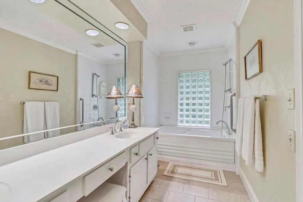903 Dunwoody Chace, Sandy Springs, Georgia 30328, 3 Bedrooms Bedrooms, ,2 BathroomsBathrooms,Residential,Sold,903 Dunwoody Chace,6741814
