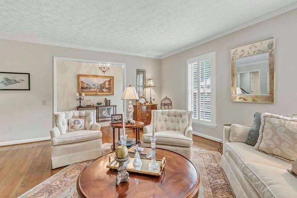 903 Dunwoody Chace, Sandy Springs, Georgia 30328, 3 Bedrooms Bedrooms, ,2 BathroomsBathrooms,Residential,Sold,903 Dunwoody Chace,6741814