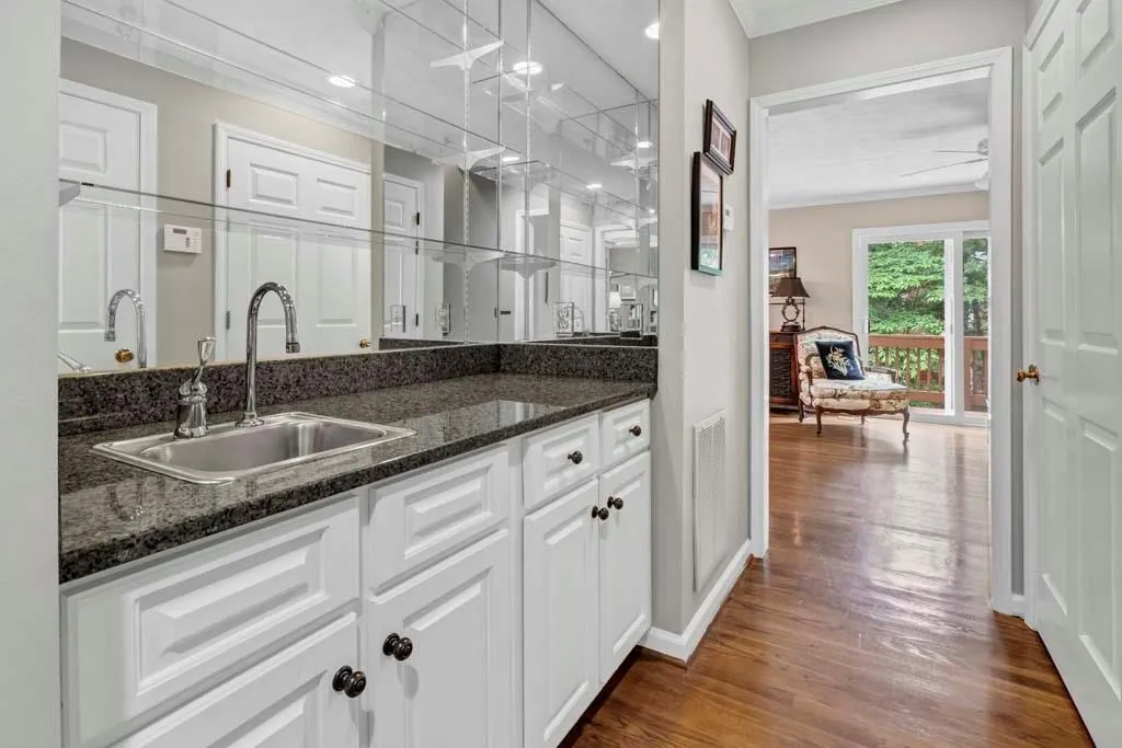 903 Dunwoody Chace, Sandy Springs, Georgia 30328, 3 Bedrooms Bedrooms, ,2 BathroomsBathrooms,Residential,Sold,903 Dunwoody Chace,6741814