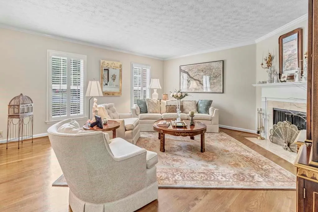 903 Dunwoody Chace, Sandy Springs, Georgia 30328, 3 Bedrooms Bedrooms, ,2 BathroomsBathrooms,Residential,Sold,903 Dunwoody Chace,6741814