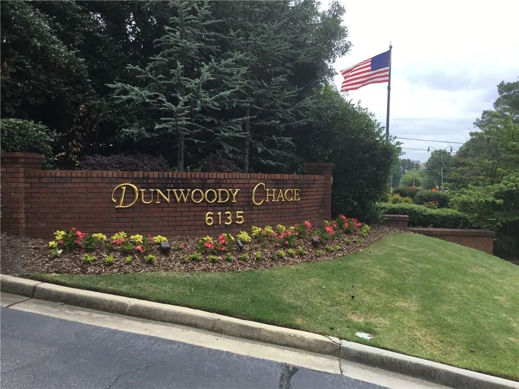 903 Dunwoody Chace, Sandy Springs, Georgia 30328, 3 Bedrooms Bedrooms, ,2 BathroomsBathrooms,Residential,Sold,903 Dunwoody Chace,6741814