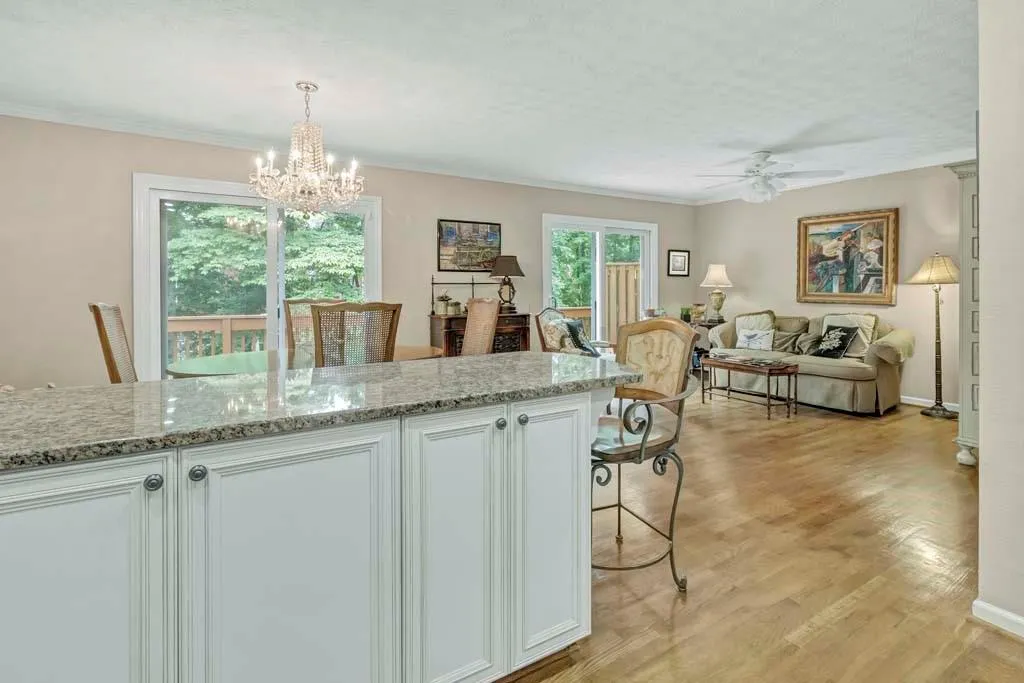 903 Dunwoody Chace, Sandy Springs, Georgia 30328, 3 Bedrooms Bedrooms, ,2 BathroomsBathrooms,Residential,Sold,903 Dunwoody Chace,6741814