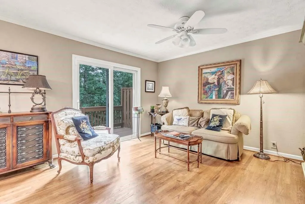 903 Dunwoody Chace, Sandy Springs, Georgia 30328, 3 Bedrooms Bedrooms, ,2 BathroomsBathrooms,Residential,Sold,903 Dunwoody Chace,6741814