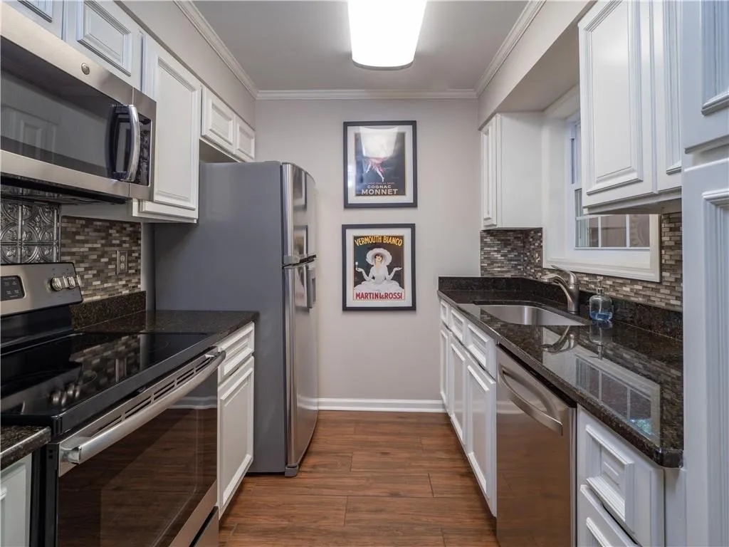 6502 Park Avenue Unit 6502, Sandy Springs, Georgia 30342, 2 Bedrooms Bedrooms, ,1 BathroomBathrooms,Residential,Sold,6502 Park Avenue Unit 6502,6868320