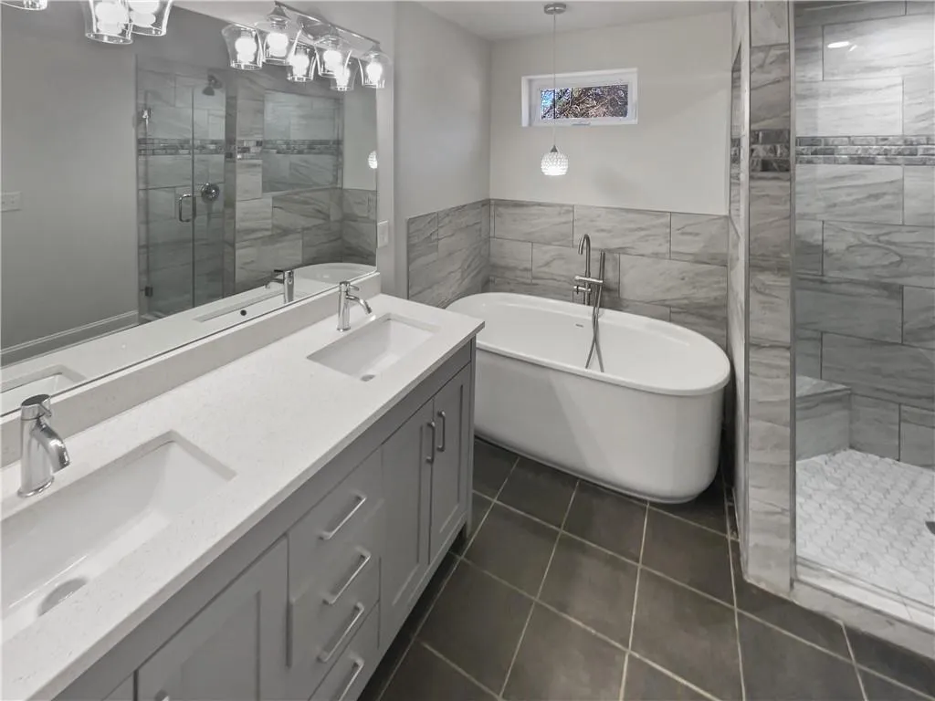 2548 Loghaven Drive Nw, Atlanta, Georgia 30318, 3 Bedrooms Bedrooms, ,2 BathroomsBathrooms,Residential,For Sale,2548 Loghaven Drive Nw,7532784