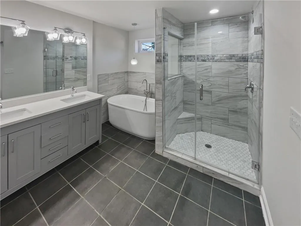 2548 Loghaven Drive Nw, Atlanta, Georgia 30318, 3 Bedrooms Bedrooms, ,2 BathroomsBathrooms,Residential,For Sale,2548 Loghaven Drive Nw,7532784