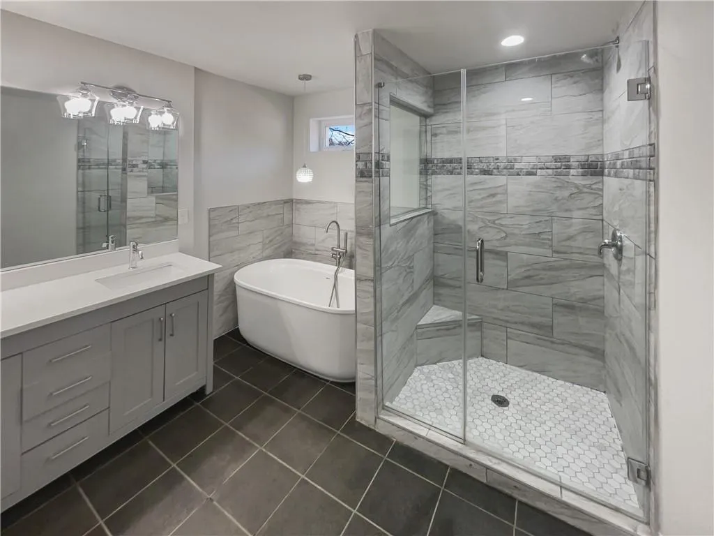 2548 Loghaven Drive Nw, Atlanta, Georgia 30318, 3 Bedrooms Bedrooms, ,2 BathroomsBathrooms,Residential,For Sale,2548 Loghaven Drive Nw,7532784
