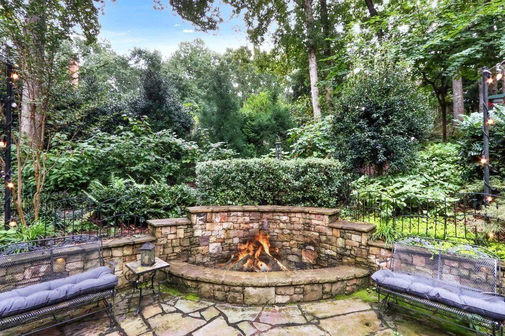 320 Quiet Water Lane, Sandy Springs, Georgia 30350, 5 Bedrooms Bedrooms, ,4 BathroomsBathrooms,Residential,Sold,320 Quiet Water Lane,6946252