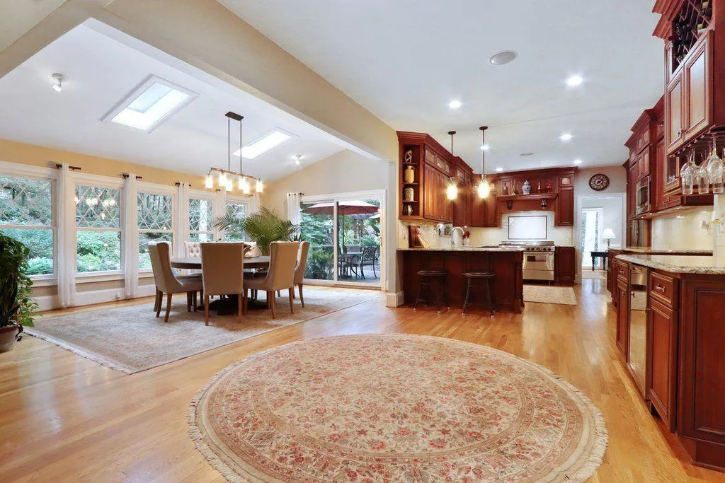 320 Quiet Water Lane, Sandy Springs, Georgia 30350, 5 Bedrooms Bedrooms, ,4 BathroomsBathrooms,Residential,Sold,320 Quiet Water Lane,6946252