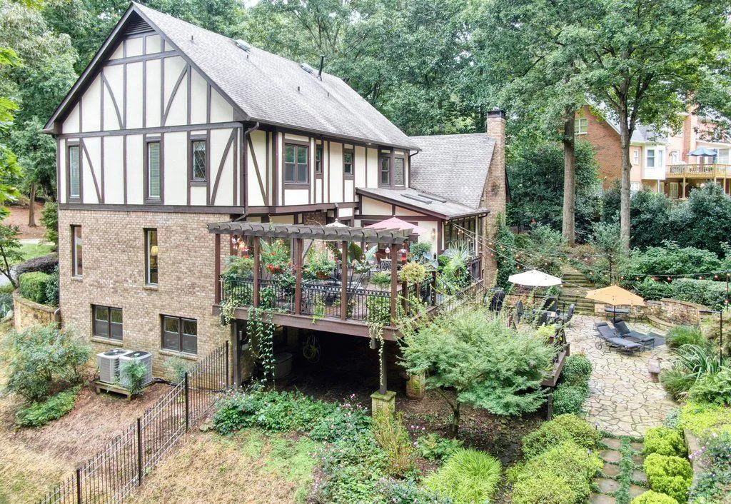 320 Quiet Water Lane, Sandy Springs, Georgia 30350, 5 Bedrooms Bedrooms, ,4 BathroomsBathrooms,Residential,Sold,320 Quiet Water Lane,6946252