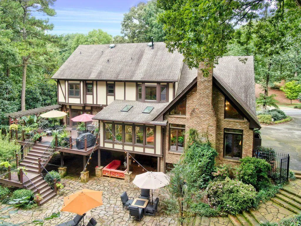 320 Quiet Water Lane, Sandy Springs, Georgia 30350, 5 Bedrooms Bedrooms, ,4 BathroomsBathrooms,Residential,Sold,320 Quiet Water Lane,6946252