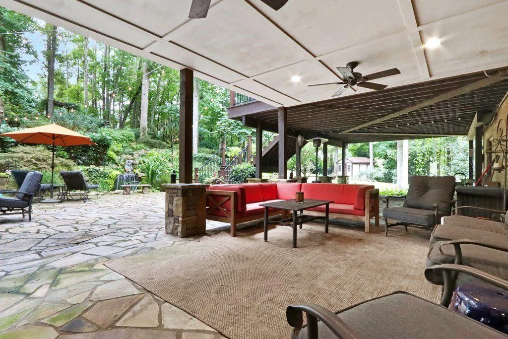 320 Quiet Water Lane, Sandy Springs, Georgia 30350, 5 Bedrooms Bedrooms, ,4 BathroomsBathrooms,Residential,Sold,320 Quiet Water Lane,6946252