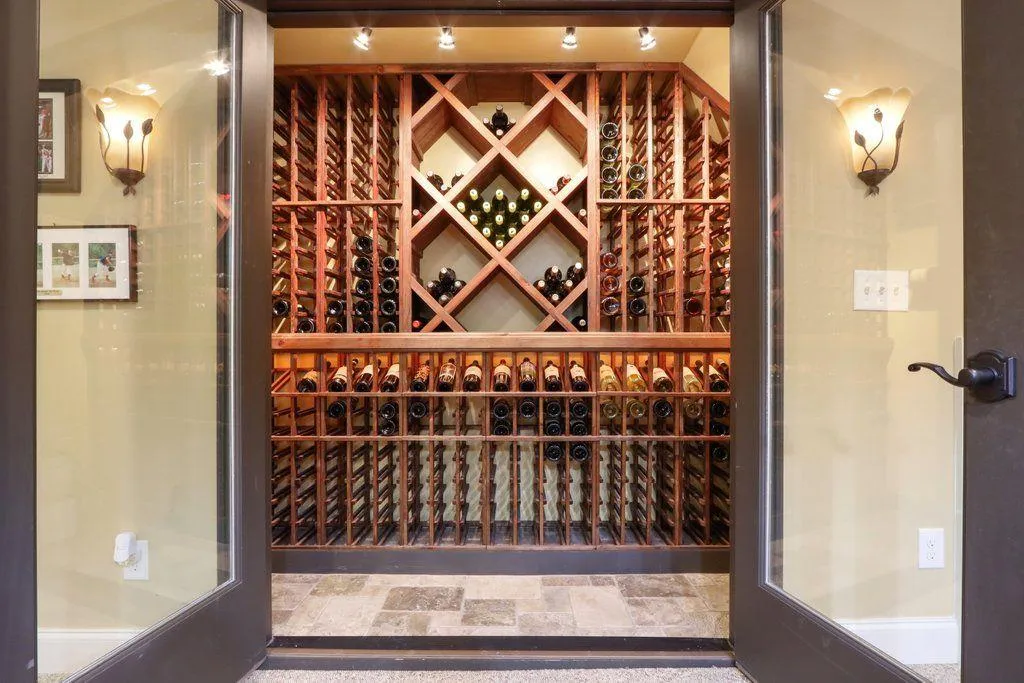 320 Quiet Water Lane, Sandy Springs, Georgia 30350, 5 Bedrooms Bedrooms, ,4 BathroomsBathrooms,Residential,Sold,320 Quiet Water Lane,6946252