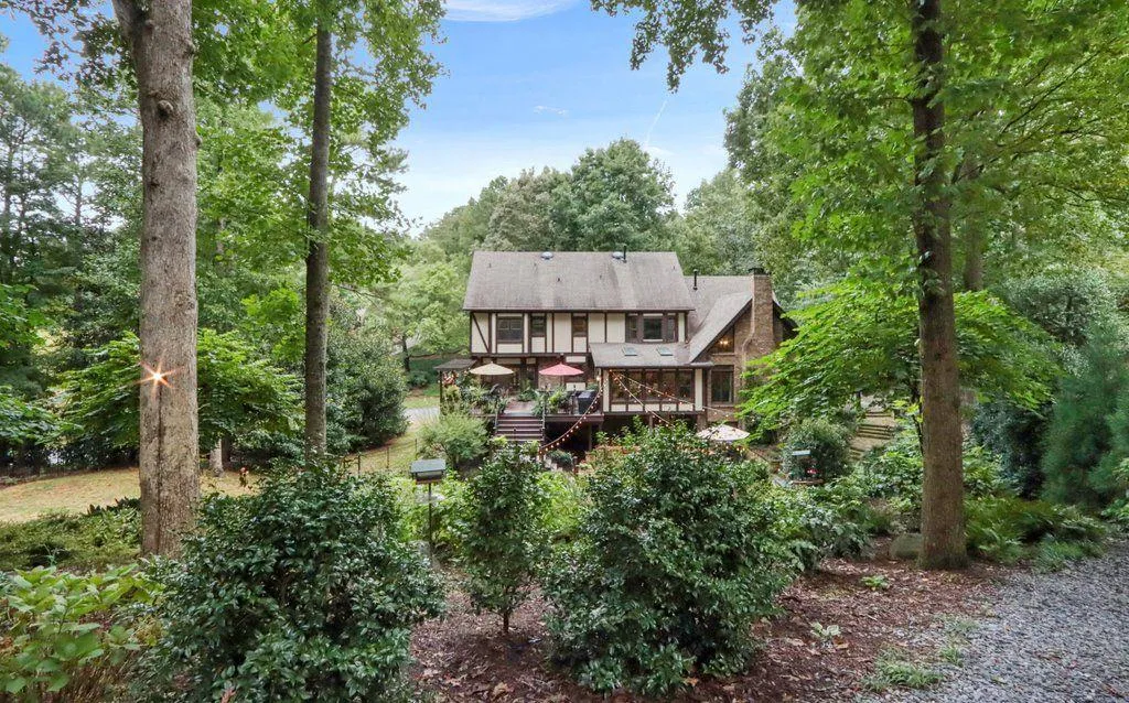320 Quiet Water Lane, Sandy Springs, Georgia 30350, 5 Bedrooms Bedrooms, ,4 BathroomsBathrooms,Residential,Sold,320 Quiet Water Lane,6946252