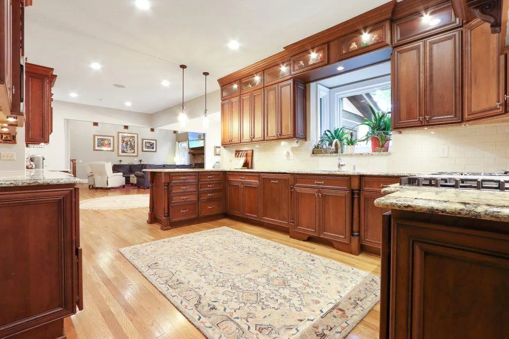 320 Quiet Water Lane, Sandy Springs, Georgia 30350, 5 Bedrooms Bedrooms, ,4 BathroomsBathrooms,Residential,Sold,320 Quiet Water Lane,6946252