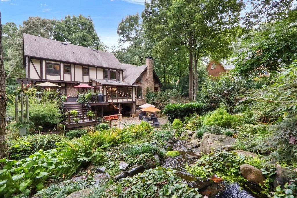 320 Quiet Water Lane, Sandy Springs, Georgia 30350, 5 Bedrooms Bedrooms, ,4 BathroomsBathrooms,Residential,Sold,320 Quiet Water Lane,6946252