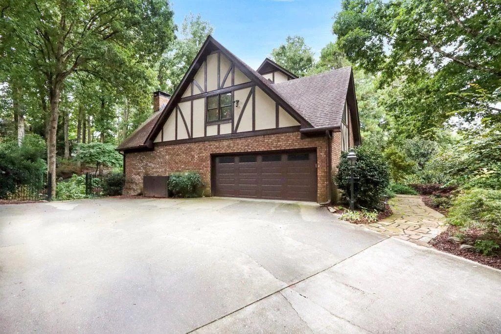 320 Quiet Water Lane, Sandy Springs, Georgia 30350, 5 Bedrooms Bedrooms, ,4 BathroomsBathrooms,Residential,Sold,320 Quiet Water Lane,6946252