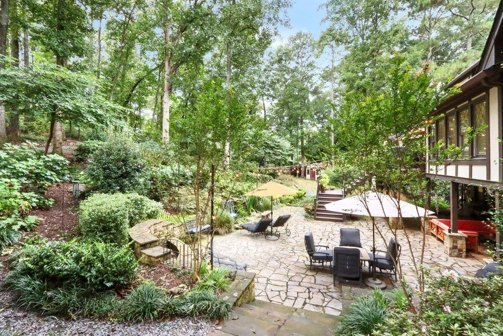 320 Quiet Water Lane, Sandy Springs, Georgia 30350, 5 Bedrooms Bedrooms, ,4 BathroomsBathrooms,Residential,Sold,320 Quiet Water Lane,6946252