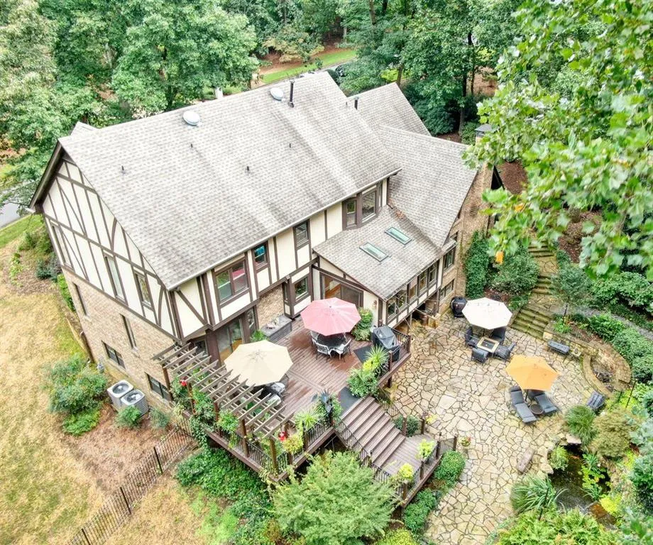 320 Quiet Water Lane, Sandy Springs, Georgia 30350, 5 Bedrooms Bedrooms, ,4 BathroomsBathrooms,Residential,Sold,320 Quiet Water Lane,6946252