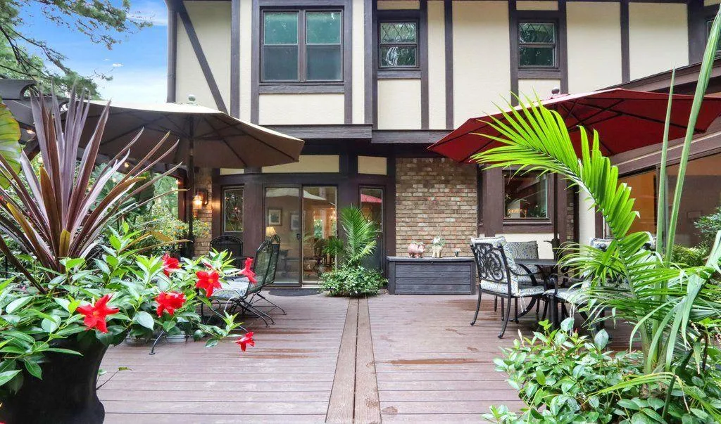 320 Quiet Water Lane, Sandy Springs, Georgia 30350, 5 Bedrooms Bedrooms, ,4 BathroomsBathrooms,Residential,Sold,320 Quiet Water Lane,6946252