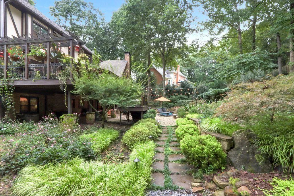 320 Quiet Water Lane, Sandy Springs, Georgia 30350, 5 Bedrooms Bedrooms, ,4 BathroomsBathrooms,Residential,Sold,320 Quiet Water Lane,6946252