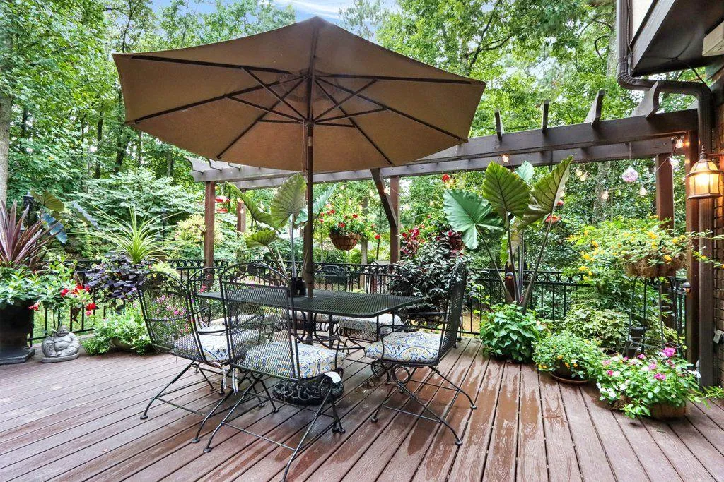 320 Quiet Water Lane, Sandy Springs, Georgia 30350, 5 Bedrooms Bedrooms, ,4 BathroomsBathrooms,Residential,Sold,320 Quiet Water Lane,6946252