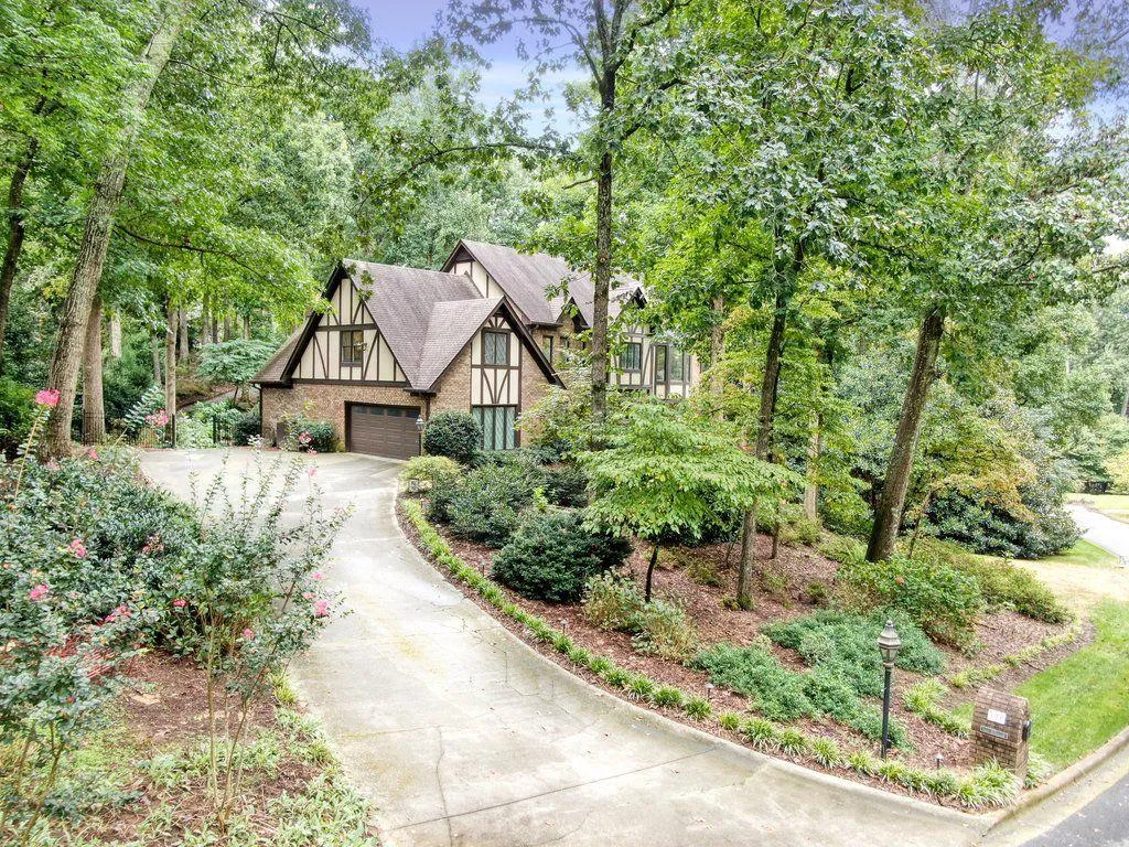 320 Quiet Water Lane, Sandy Springs, Georgia 30350, 5 Bedrooms Bedrooms, ,4 BathroomsBathrooms,Residential,Sold,320 Quiet Water Lane,6946252