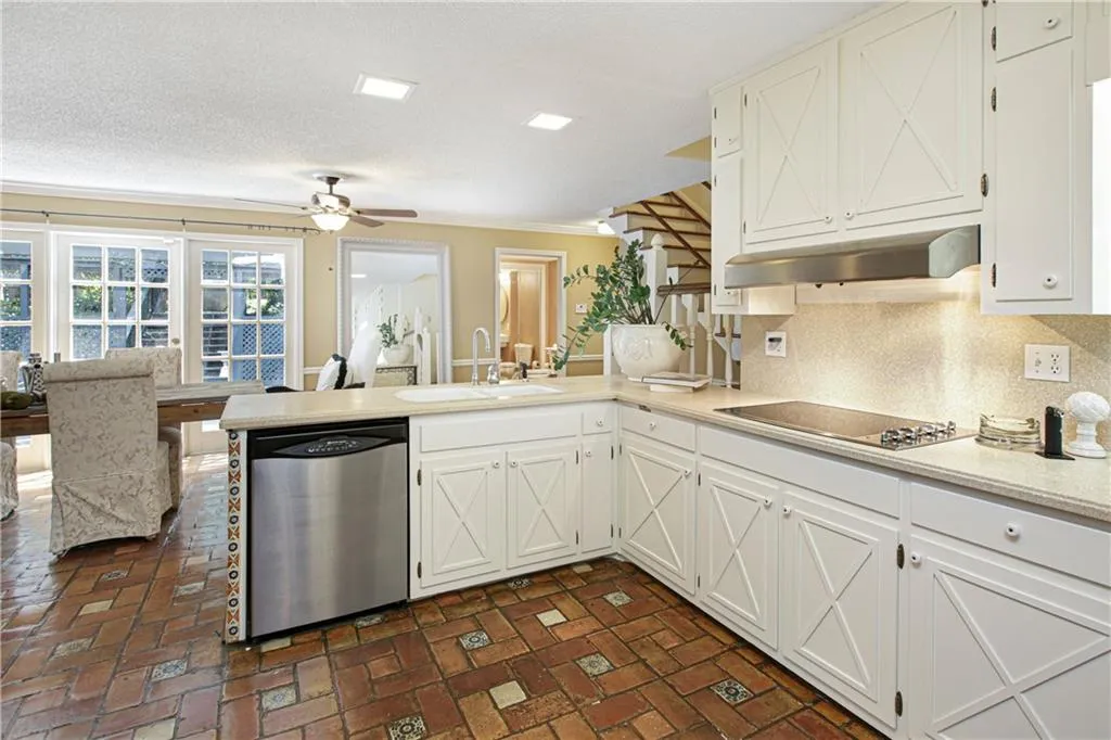 7905 Innsbruck Drive, Sandy Springs, Georgia 30350, 5 Bedrooms Bedrooms, ,3 BathroomsBathrooms,Residential,Sold,7905 Innsbruck Drive,6600211