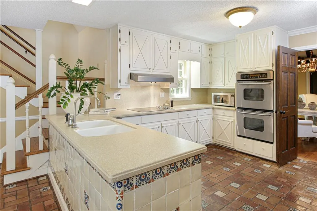 7905 Innsbruck Drive, Sandy Springs, Georgia 30350, 5 Bedrooms Bedrooms, ,3 BathroomsBathrooms,Residential,Sold,7905 Innsbruck Drive,6600211