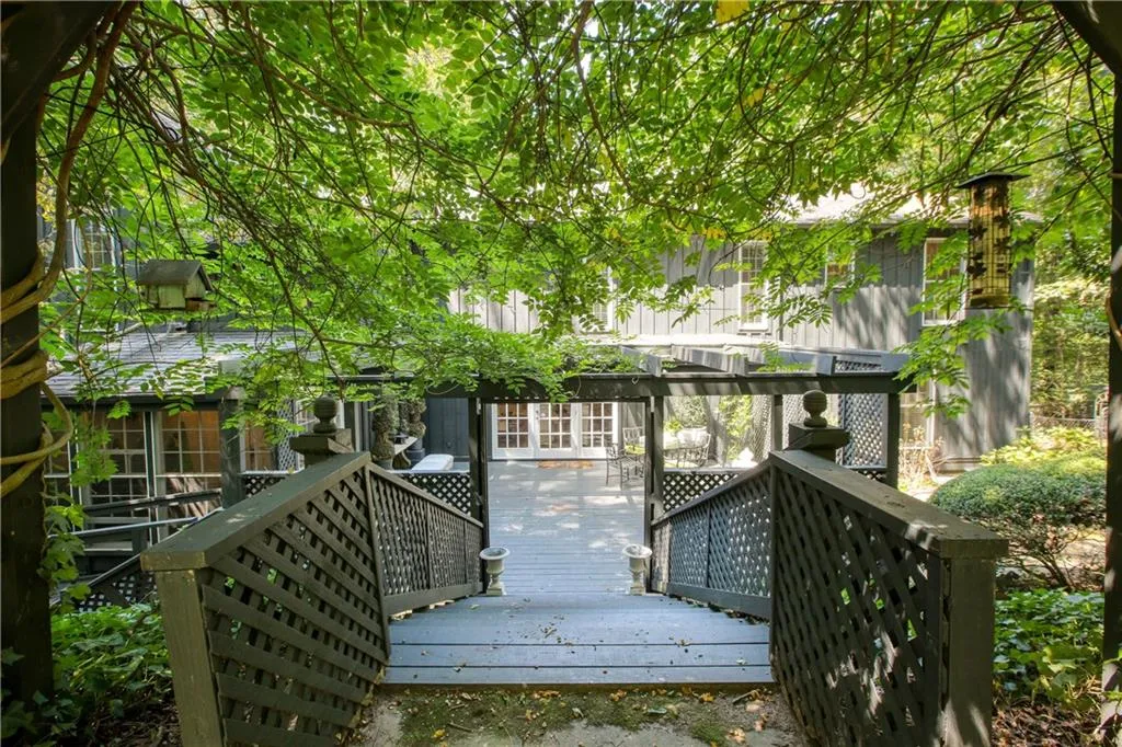 7905 Innsbruck Drive, Sandy Springs, Georgia 30350, 5 Bedrooms Bedrooms, ,3 BathroomsBathrooms,Residential,Sold,7905 Innsbruck Drive,6600211